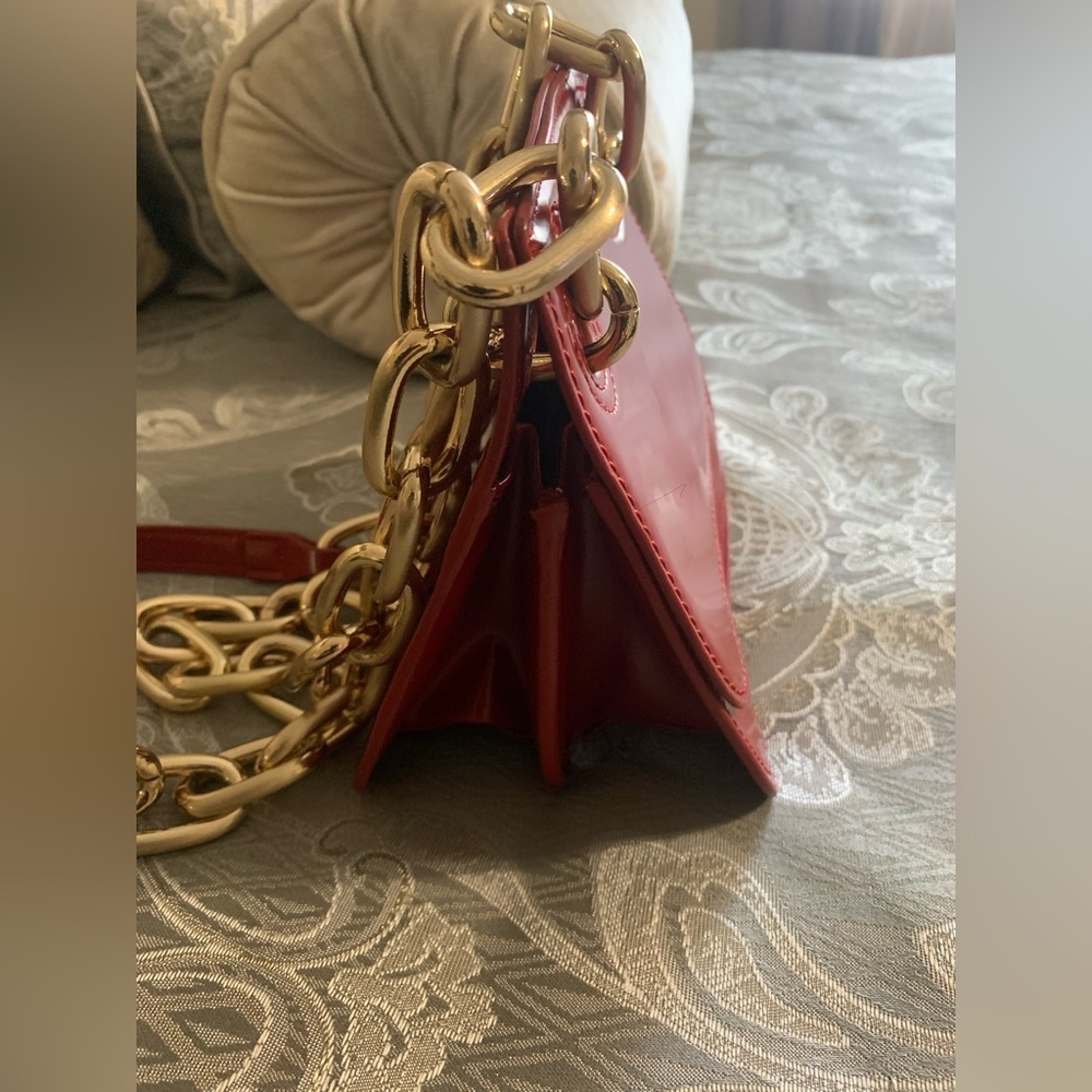 Patent Red Shoulder Bag with Gold Link Chain - Picture 3 of 8